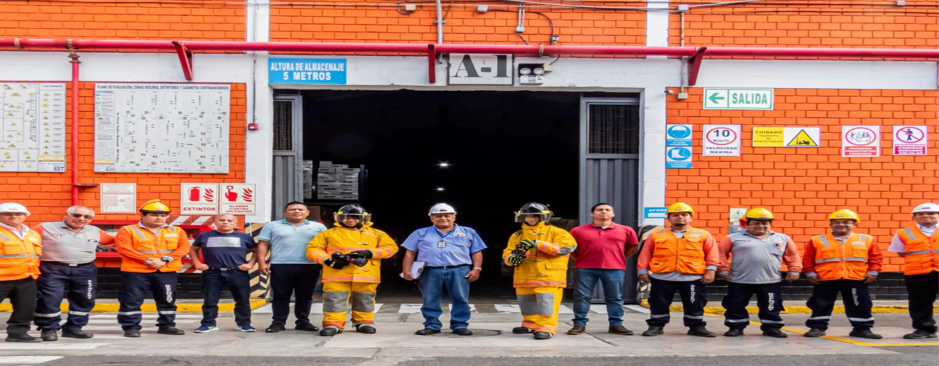 Equipo de Depovent en el almacén en Lima y Callao para importadores